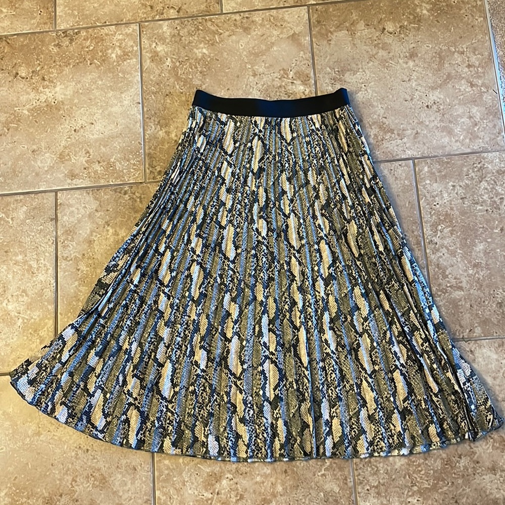 Accordion snake print skirt